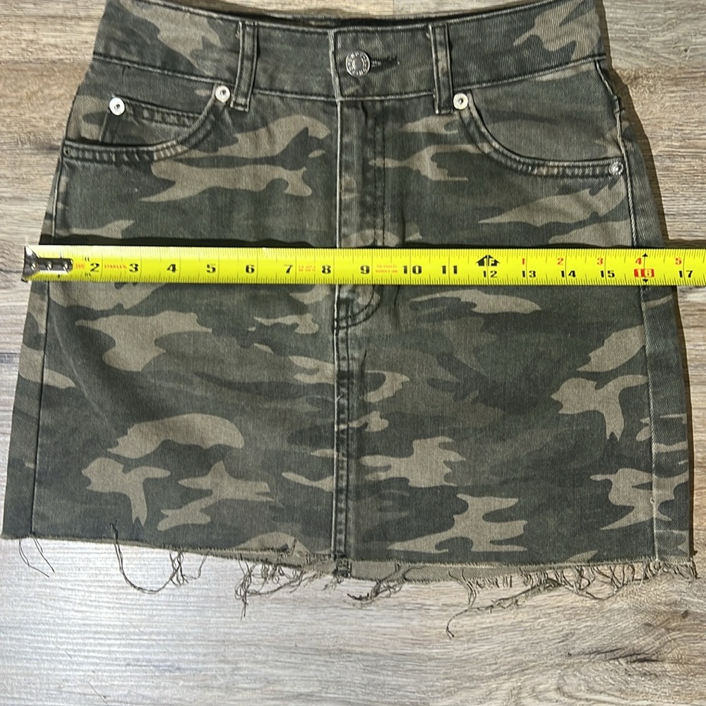 TOPSHOP
Moto Camouflage Denim Skirt Size 0 - Picture 4 of 9